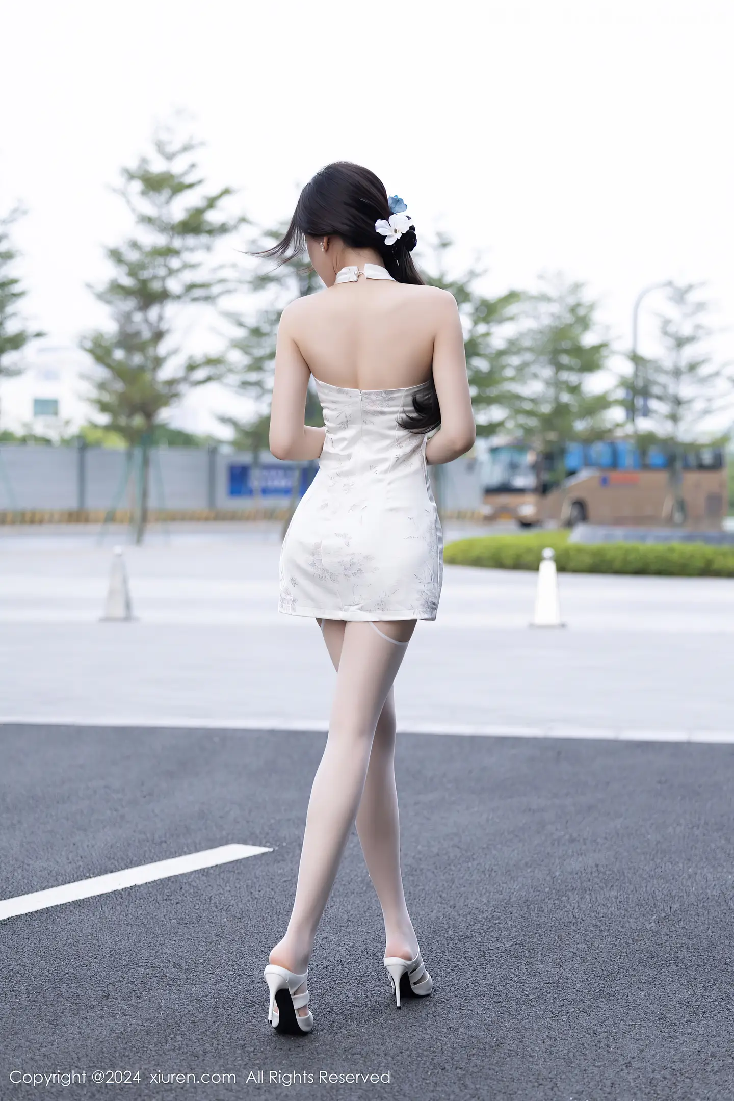 图片[6]-[XiuRen秀人网] VOL.9101 女神徐莉芝Booty白色连衣裙露白色蕾丝内衣配白丝吊袜诱惑写真90P-秀人网官方网站